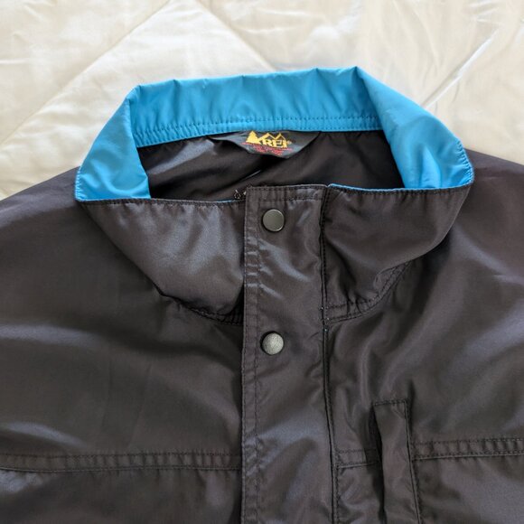 REI Vest Men's L Black Blue Full Zip‎ Snap Mock Neck Pockets Outdoors Logo - Picture 11 of 15